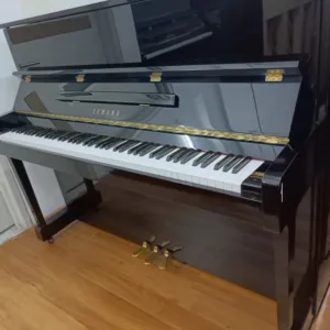 Yamaha ET121 Upright Piano